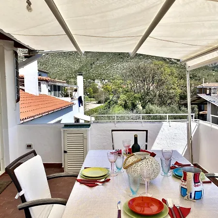 Holidaycasa Robert - Attico Vista Mare Apartment