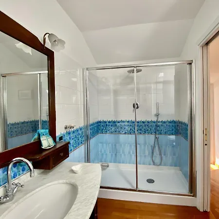 Holidaycasa Robert - Attico Vista Mare Apartment