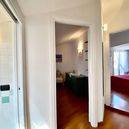 Holidaycasa Robert - Attico Vista Mare Apartment
